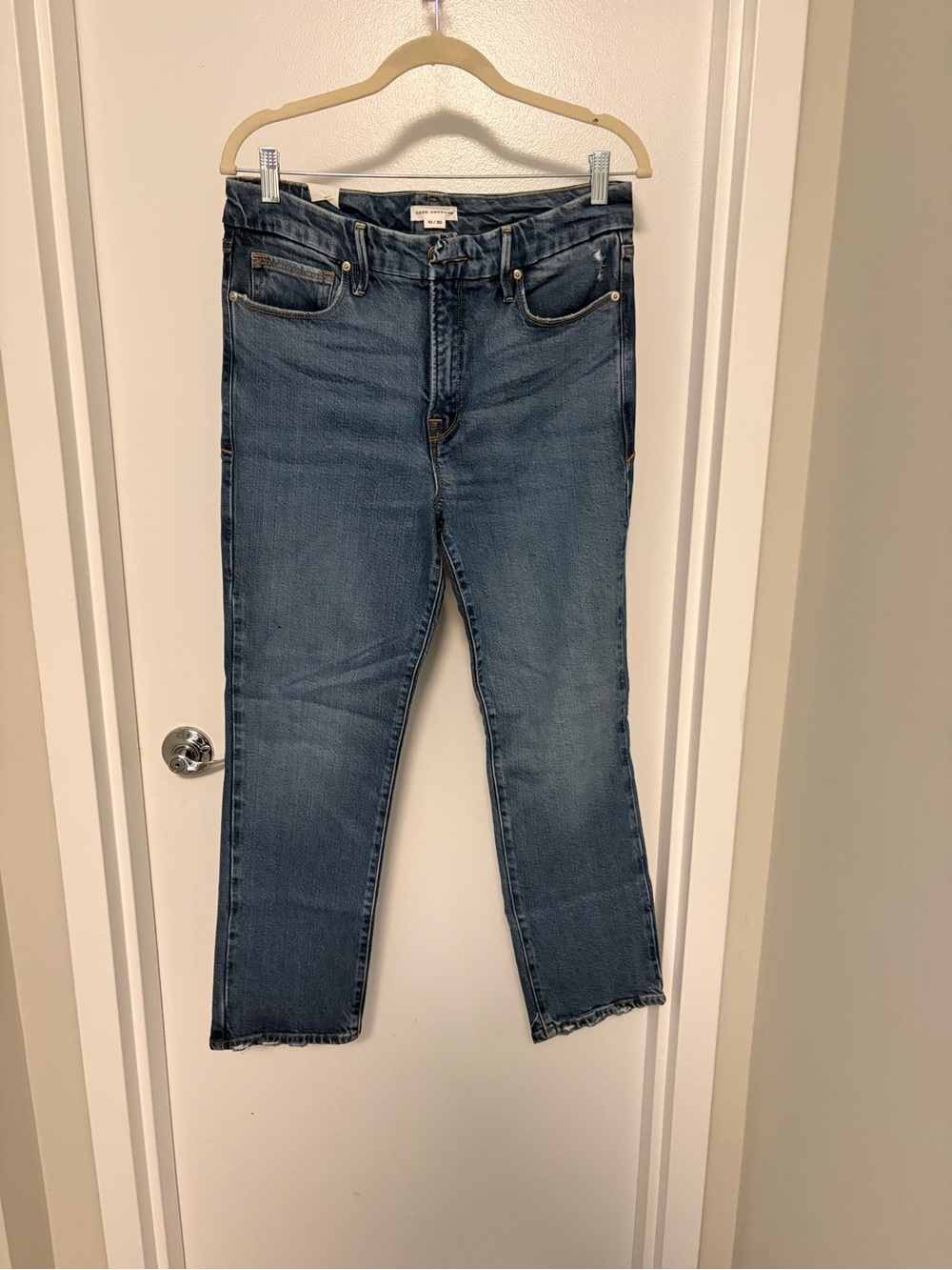 Good American Classic Straight-Leg Jeans in Medium Blue Wash